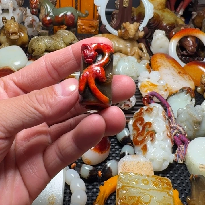 卧***梅只买单纯的吊坠，没带链子，属的性质。