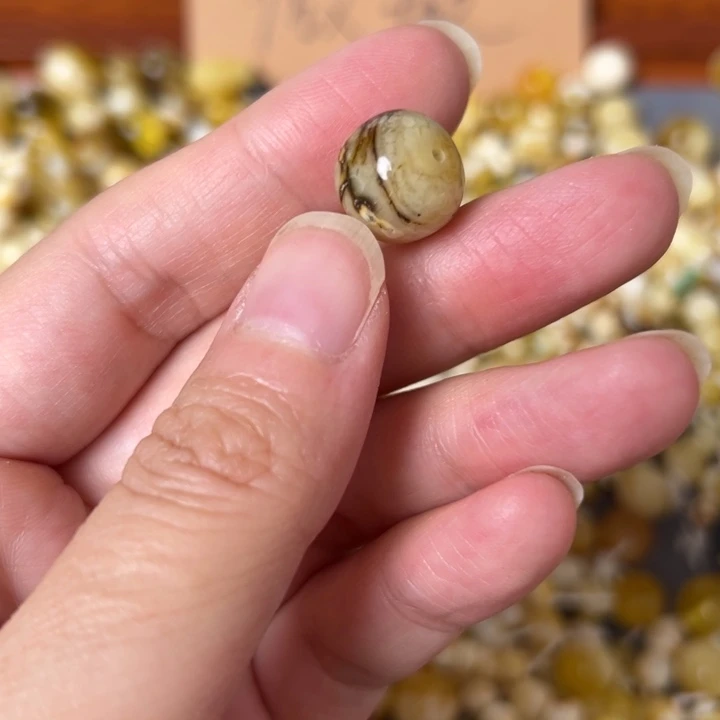 蜜蜡未镶嵌裸石12.8mm一个