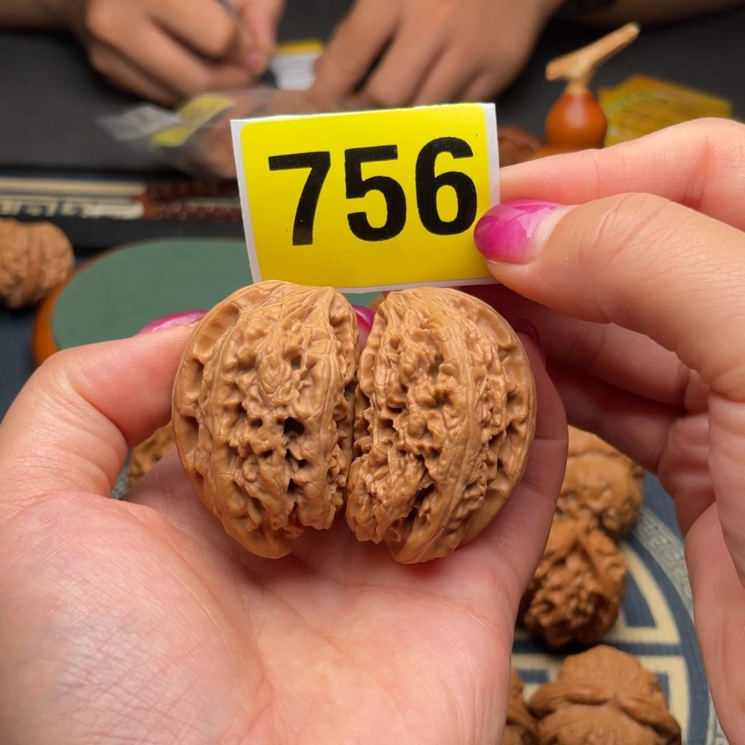 东***君文玩核桃把件西北将军半壁756号