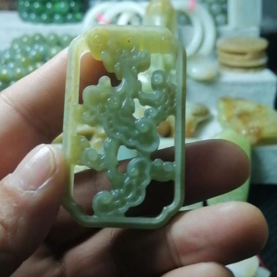 和田玉未镶嵌吊坠(赠链)