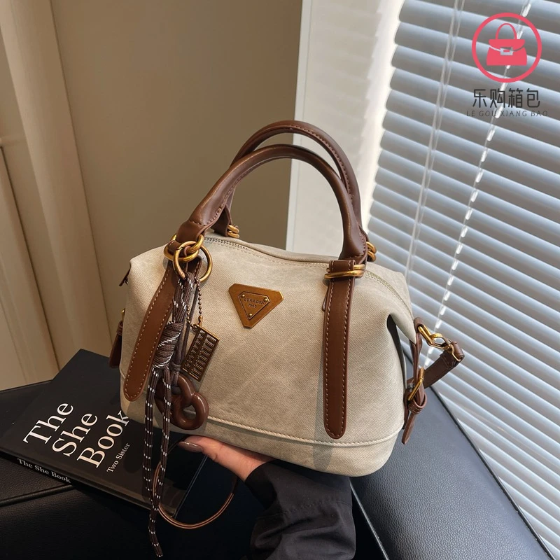 高级感复古手拎包包女式2025年冬季流行质感百搭单肩包通勤斜挎包