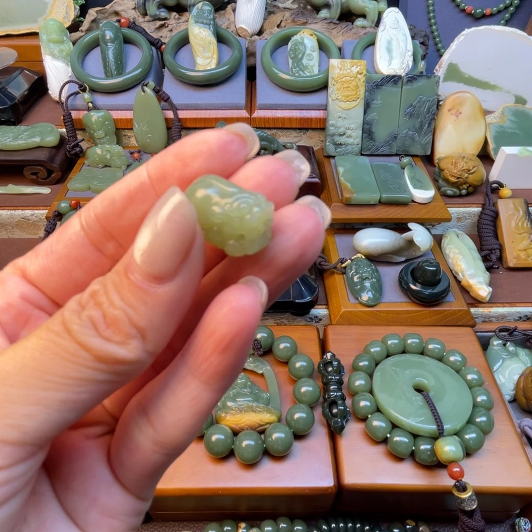 岫岩老玉（透闪石质玉）未镶嵌吊坠(不含链)