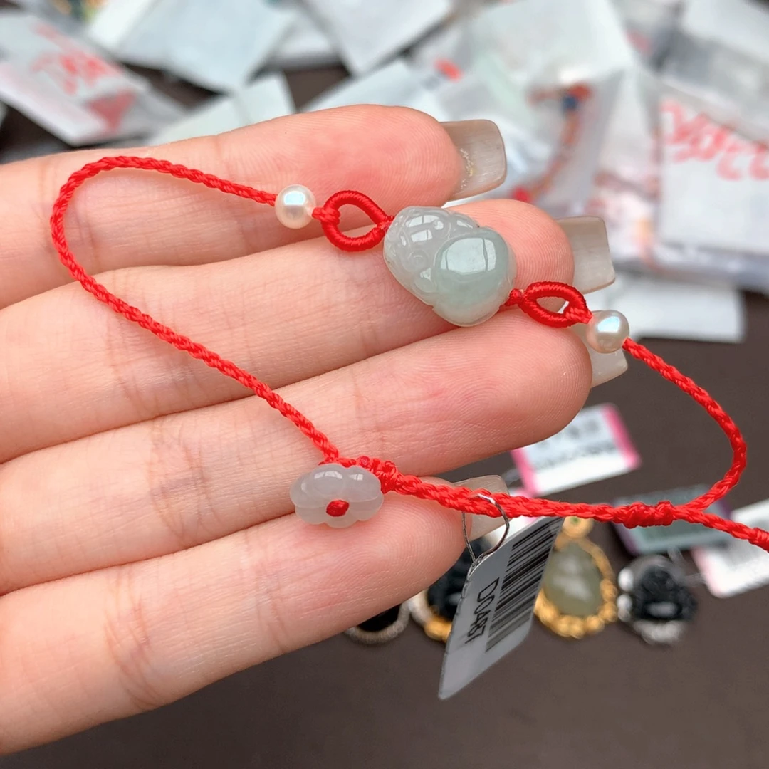 翡翠未镶嵌挂件…..