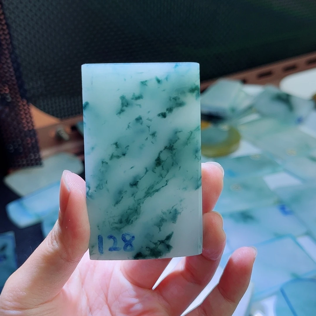未镶嵌定制翡翠b****u