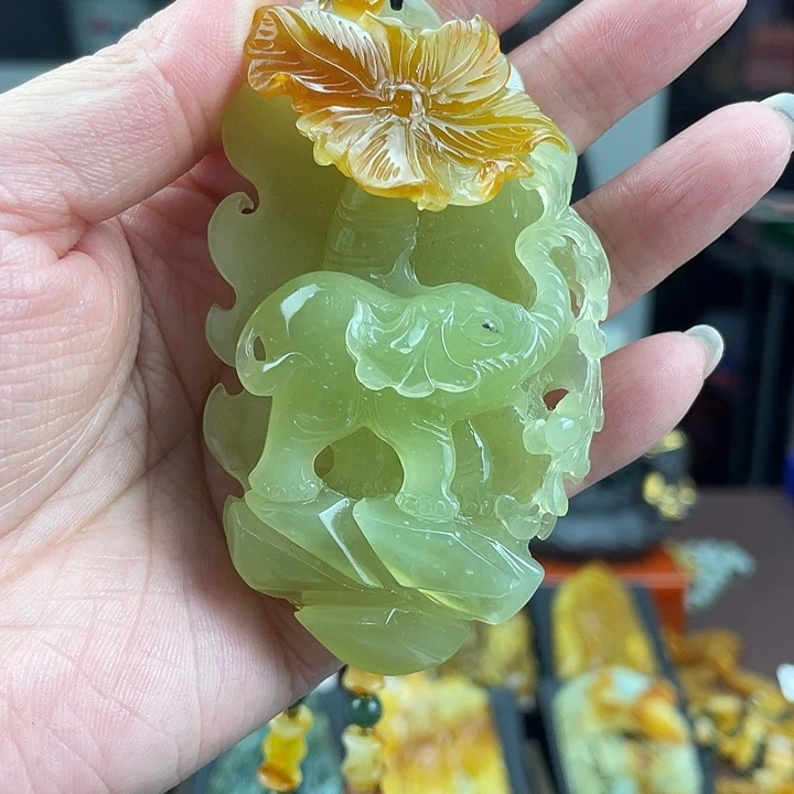 蛇纹石玉未镶嵌颈饰