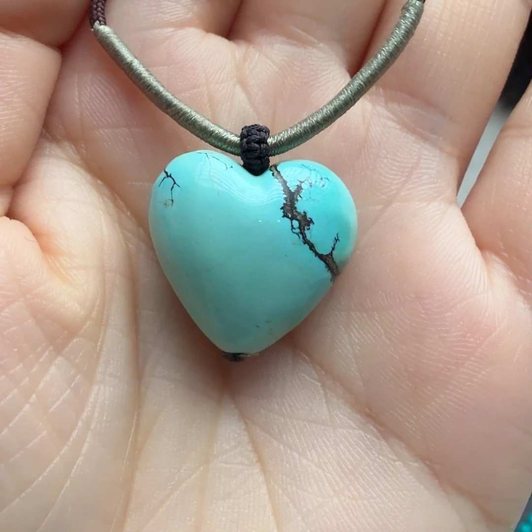 绿松石未镶嵌颈饰