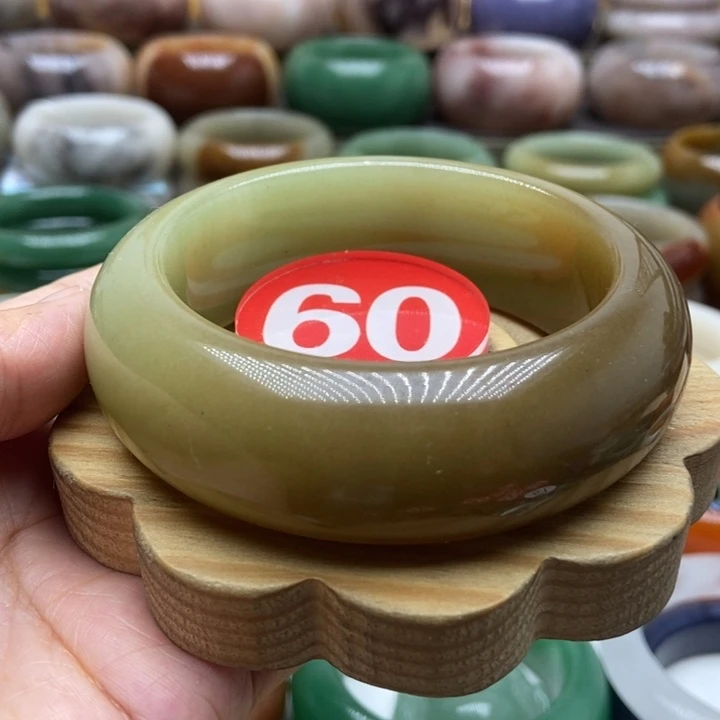 未镶嵌手镯石英质玉