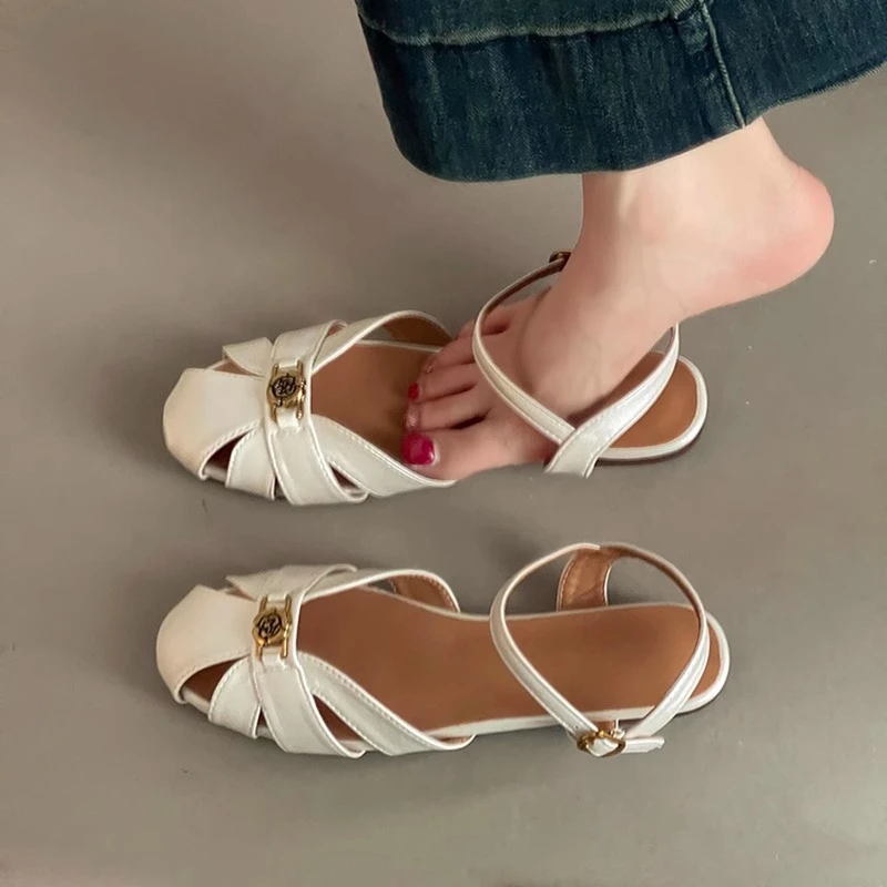 时尚百搭设计感镂空一字带凉鞋女2025夏季新款小众圆头百搭罗马鞋