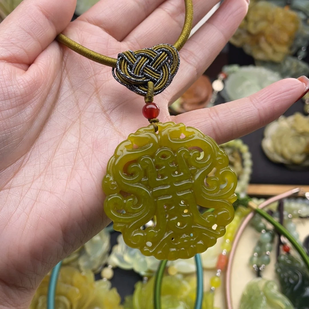 蛇纹石玉颈饰未镶嵌