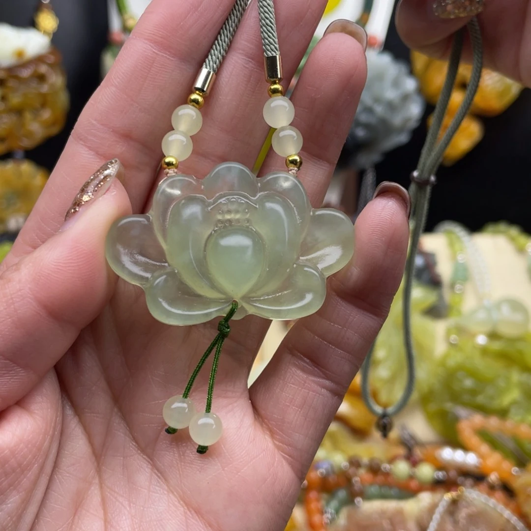 未镶嵌蛇纹石玉颈饰