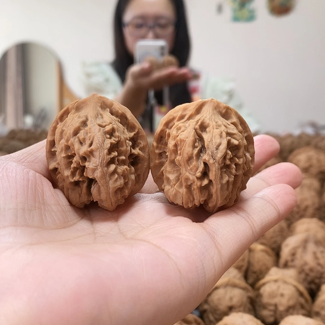 文玩核桃吊坠梨木台36
