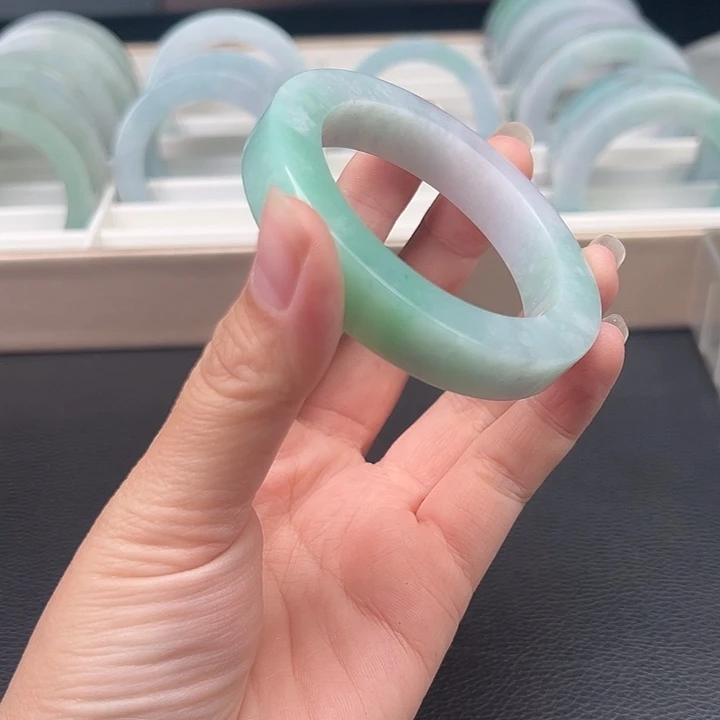 定制翡翠未镶嵌手镯