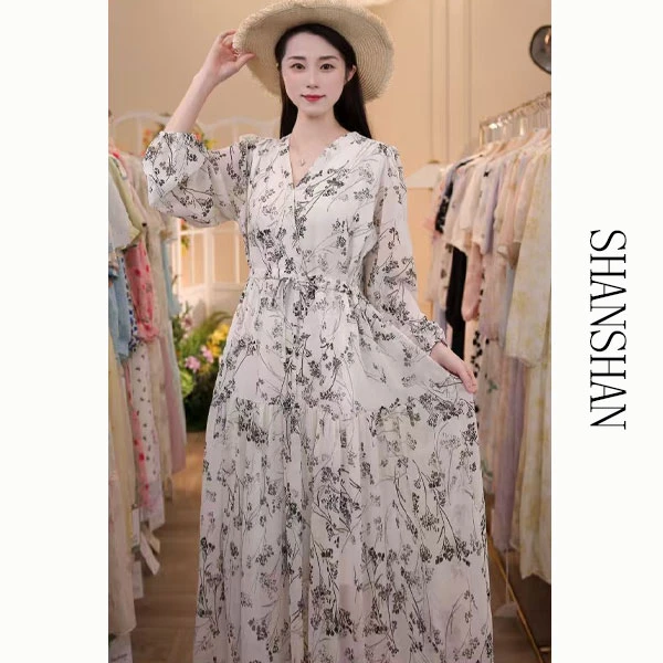 早秋穿搭碎花连衣裙女2025年流行款洋气时尚掐腰长裙法式裙子-990