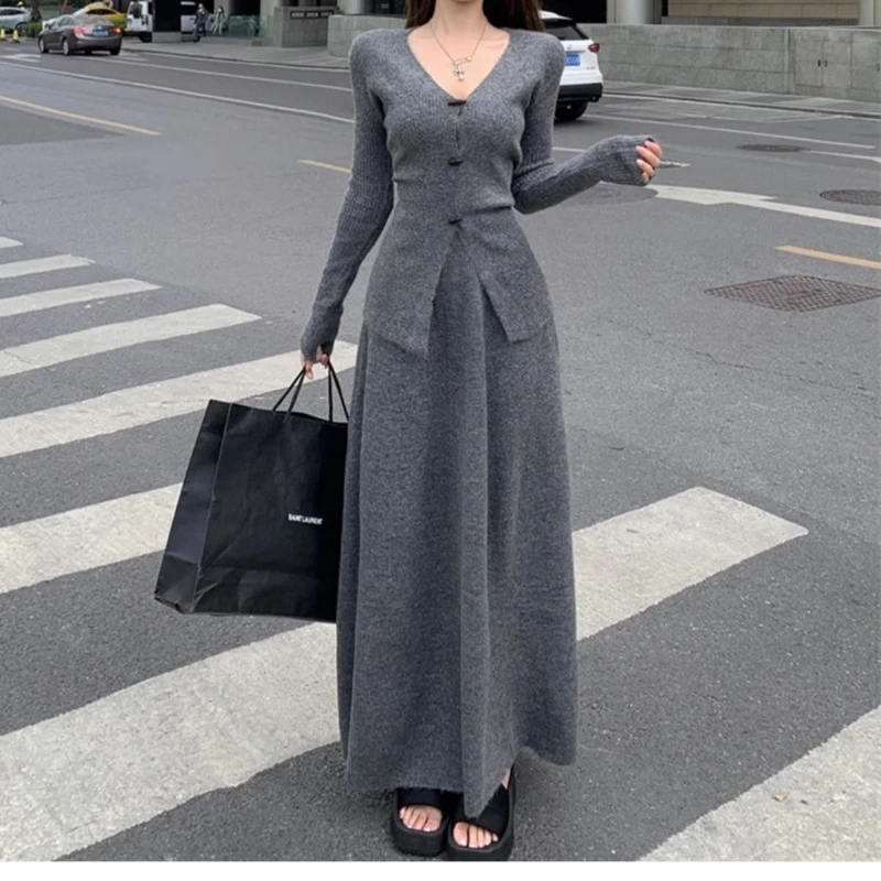 【晨晨专属】法式秋冬新款显瘦气质牛角扣毛衣女慵懒风针织衫两件套