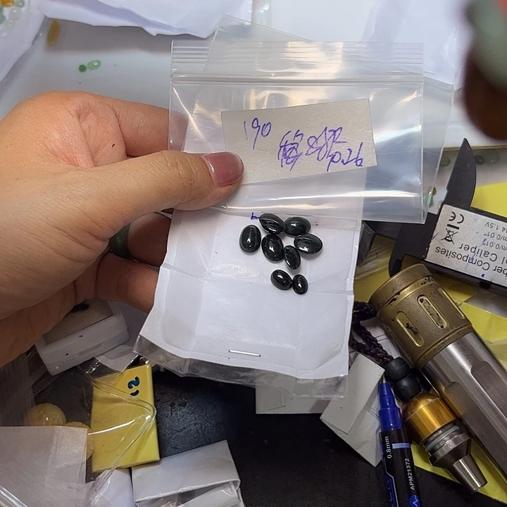 稳****定制翡翠未镶嵌不