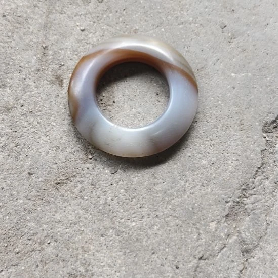 有***回玛瑙环品相如图所示看好下单