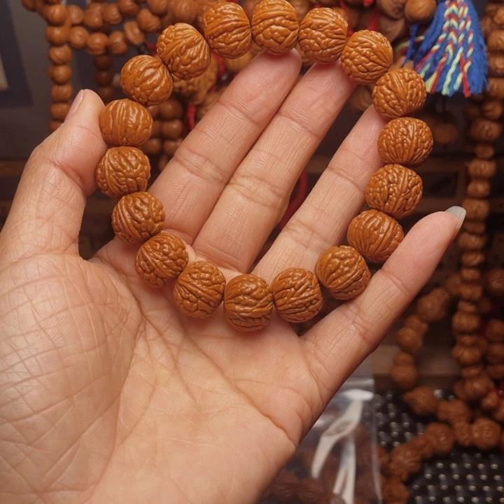 木质类龙纹桃枭挂件