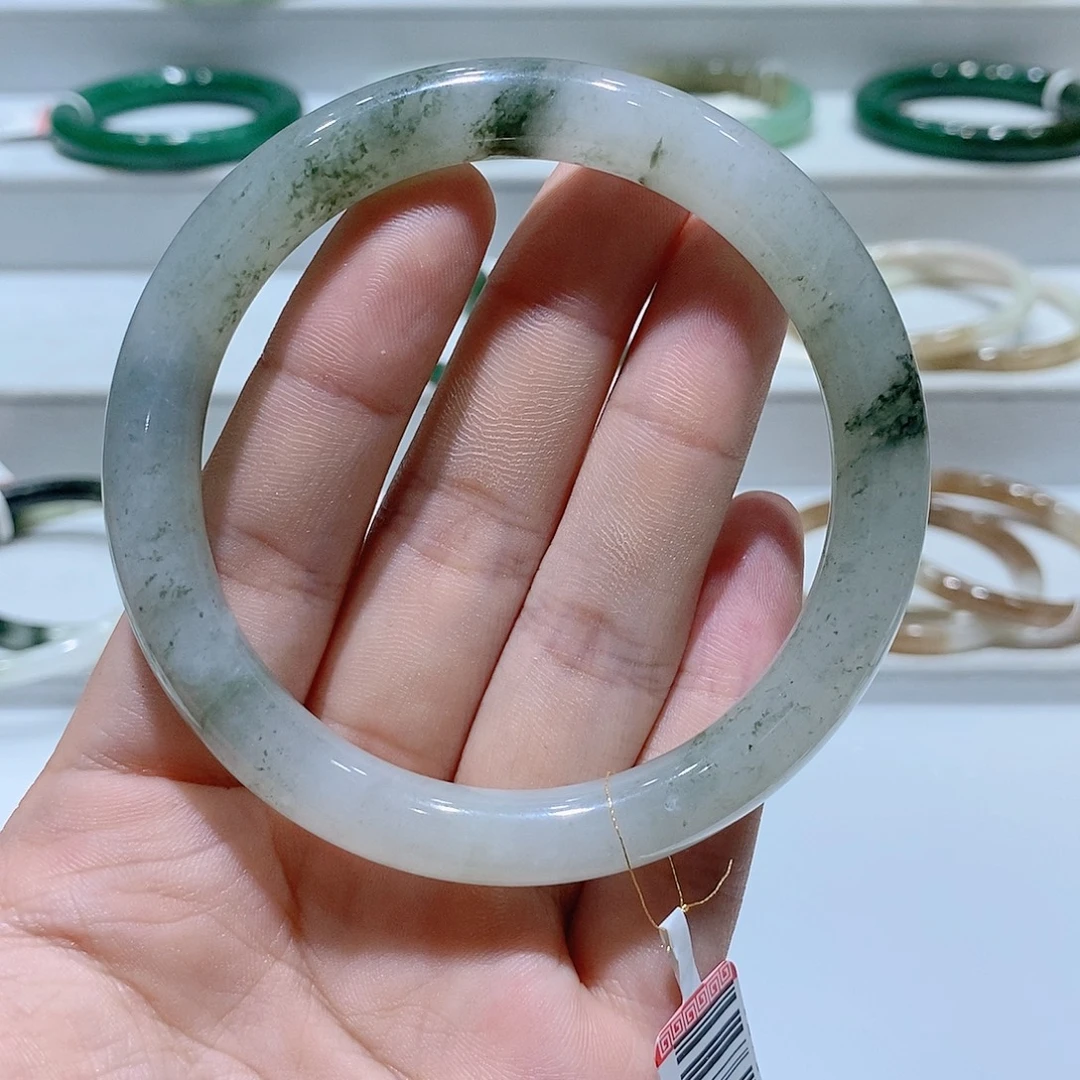 未镶嵌独山玉手镯
