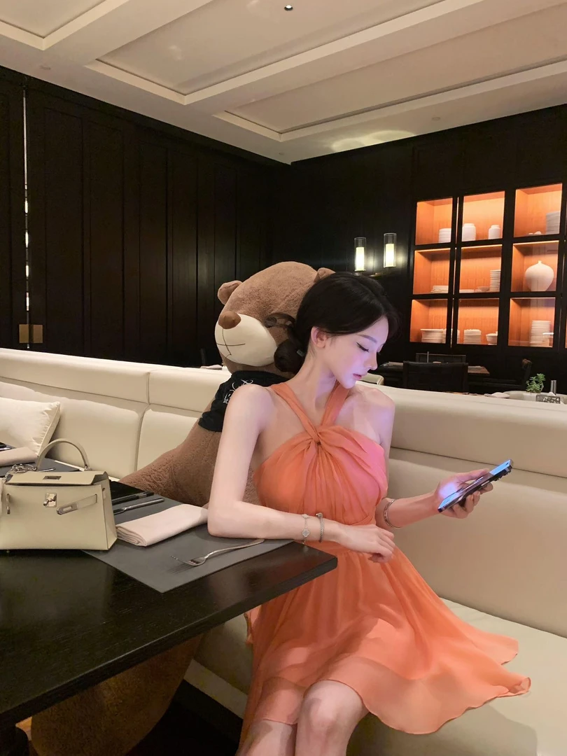 【柚见欢喜】夏季新款法式性感夏季时尚气质显瘦小众设计感连衣裙女