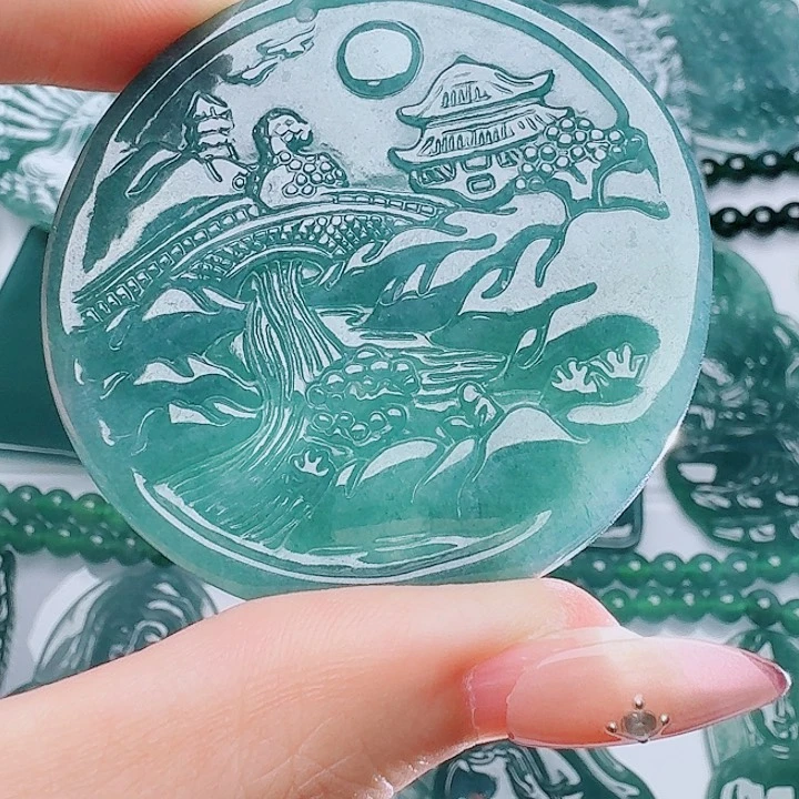 翡翠未镶嵌颈饰多样性发其一