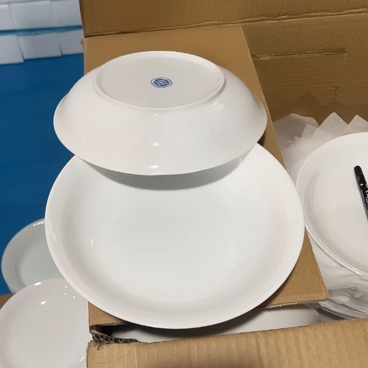 瓷片云白八英寸深盘两个，包邮，带标