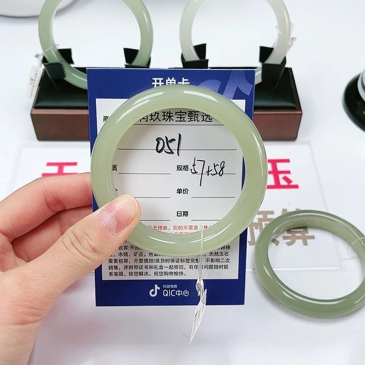 和田玉手镯未镶嵌王*