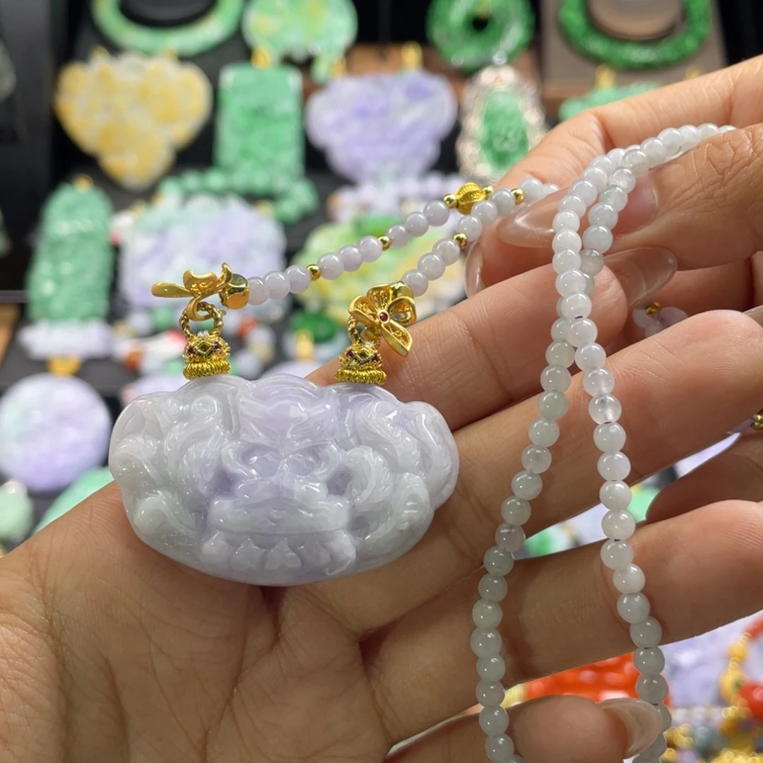 翡翠未镶嵌颈饰待编织