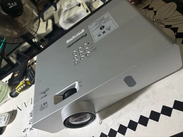 9新  二手 4000流明松下准新投影仪 运费自理