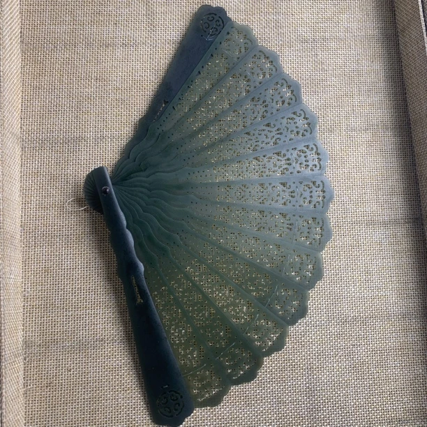 天然和田玉青玉姗姗来财摆件把件