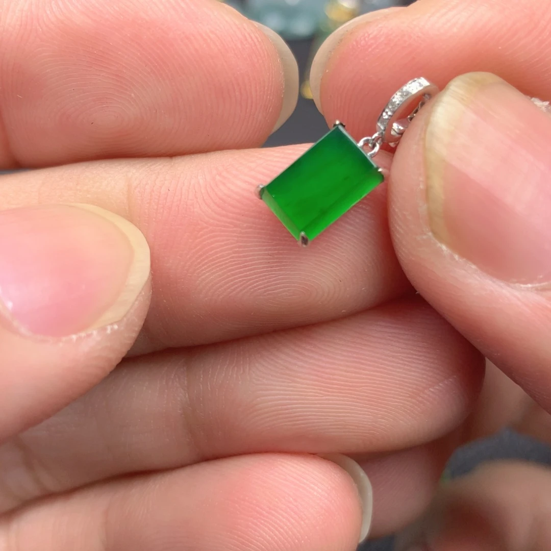 【闪购商品】翡翠18K金镶嵌颈饰翡翠