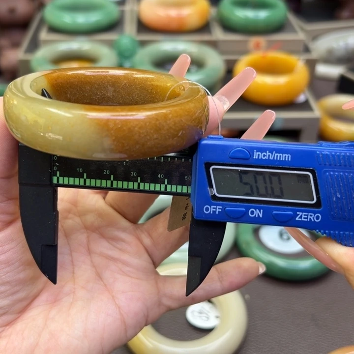 未镶嵌手镯石英岩玉