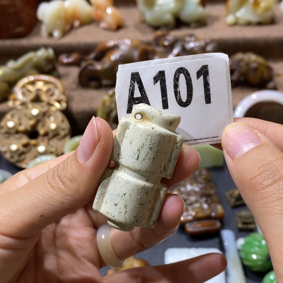 和田玉未镶嵌挂件