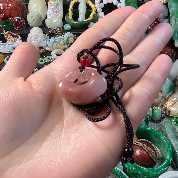 翡翠未镶嵌颈饰翡翠未镶嵌颈饰