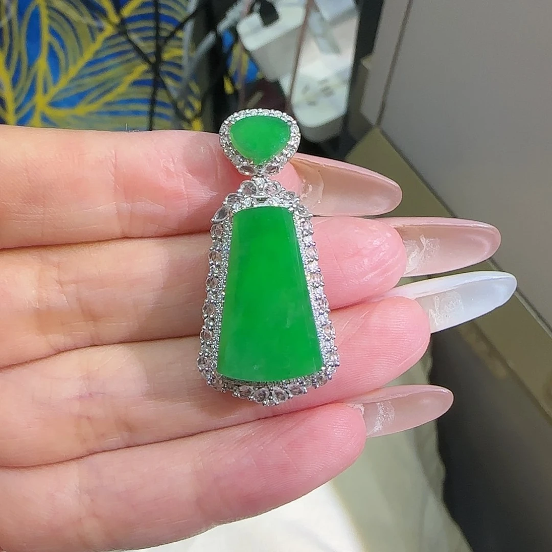 【闪购商品】颈饰18K金镶嵌翡翠c**茶天然缅甸A货翡翠