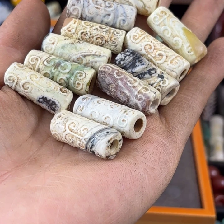 梧***桐玛瑙/玉髓颈饰未镶嵌