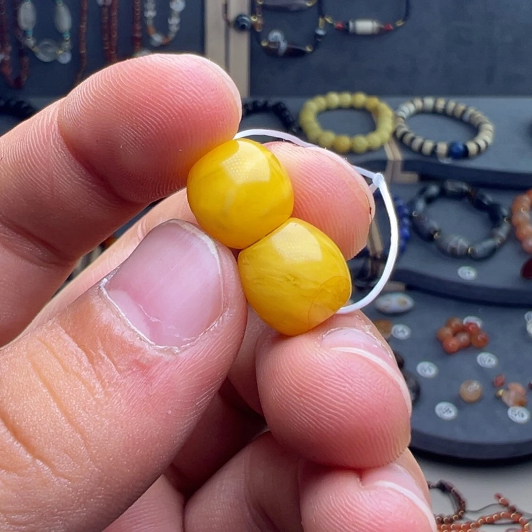 琥珀未镶嵌颈饰蜜蜡