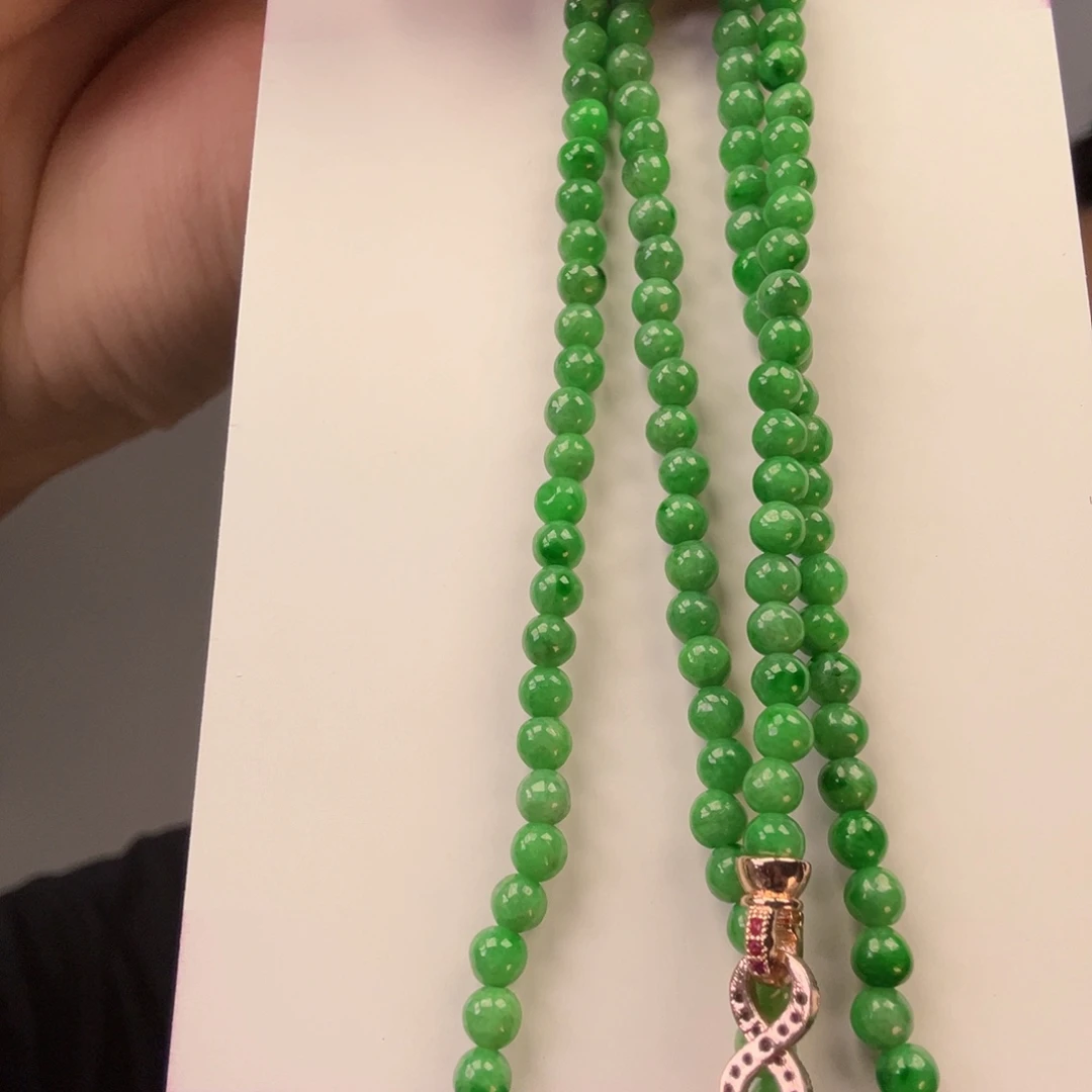 颈饰未镶嵌翡翠一件