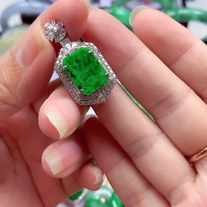 翡翠银S925镶嵌颈饰翡翠