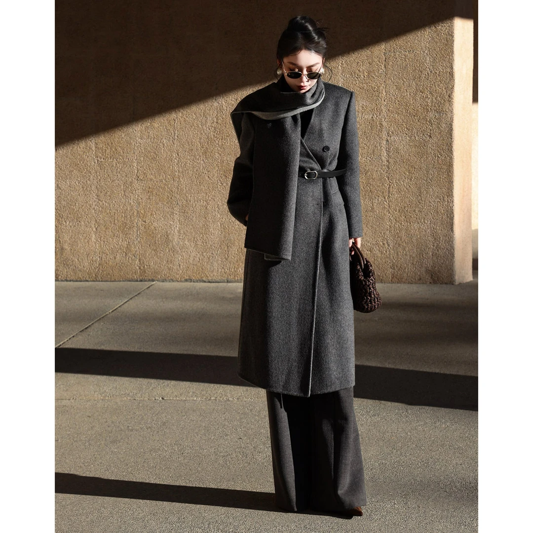 2025冬高定绵羊毛大衣时尚大气高级灰V领阔型配围巾法式长外套女