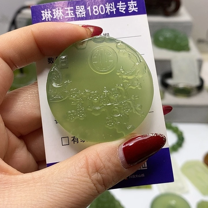 蛇纹石玉挂件未镶嵌