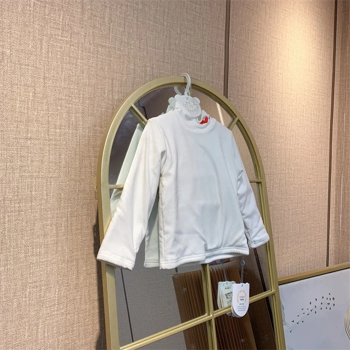 AM218   宝宝白色半高领厚打底衫