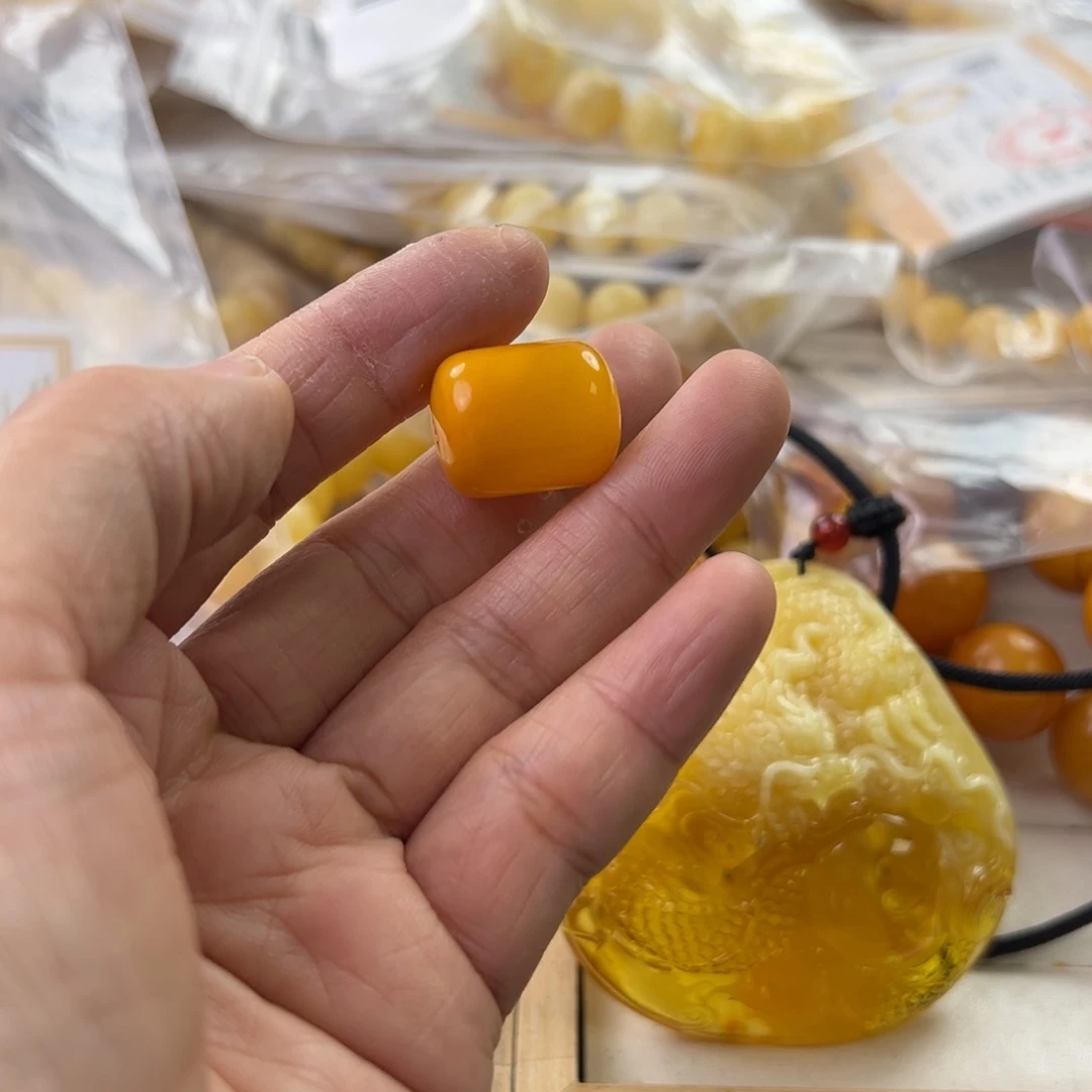 琥珀珠宝奇石未镶嵌