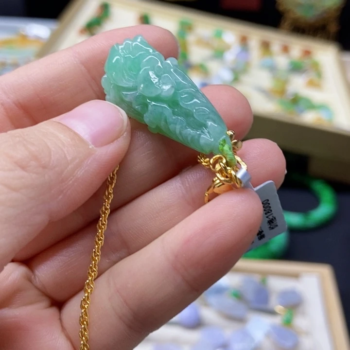 翡翠未镶嵌颈饰吊坠