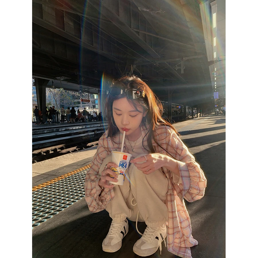 张贝贝治愈系女友神仙粉格织带衬衫