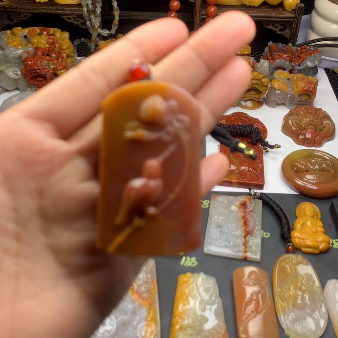 石英质玉（黄龙玉）挂件未镶嵌