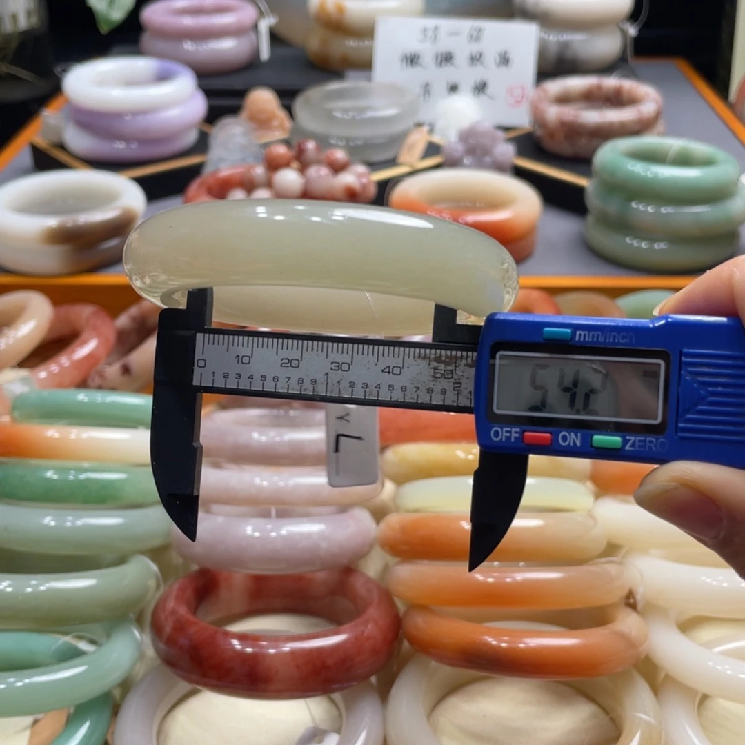 未镶嵌手镯石英岩玉