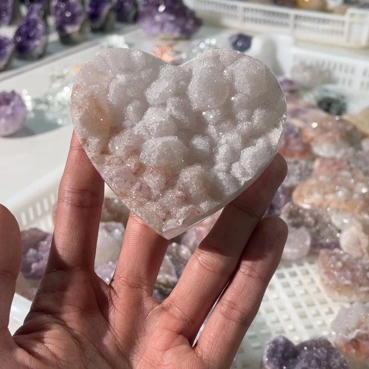 ****1紫晶未镶嵌大型摆件（非配饰）