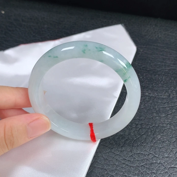 未镶嵌手镯翡翠。。