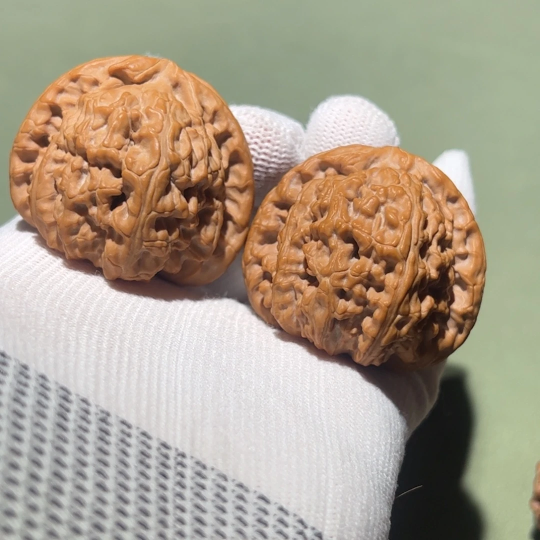 C***y文玩核桃把件43白狮子球白（回血）