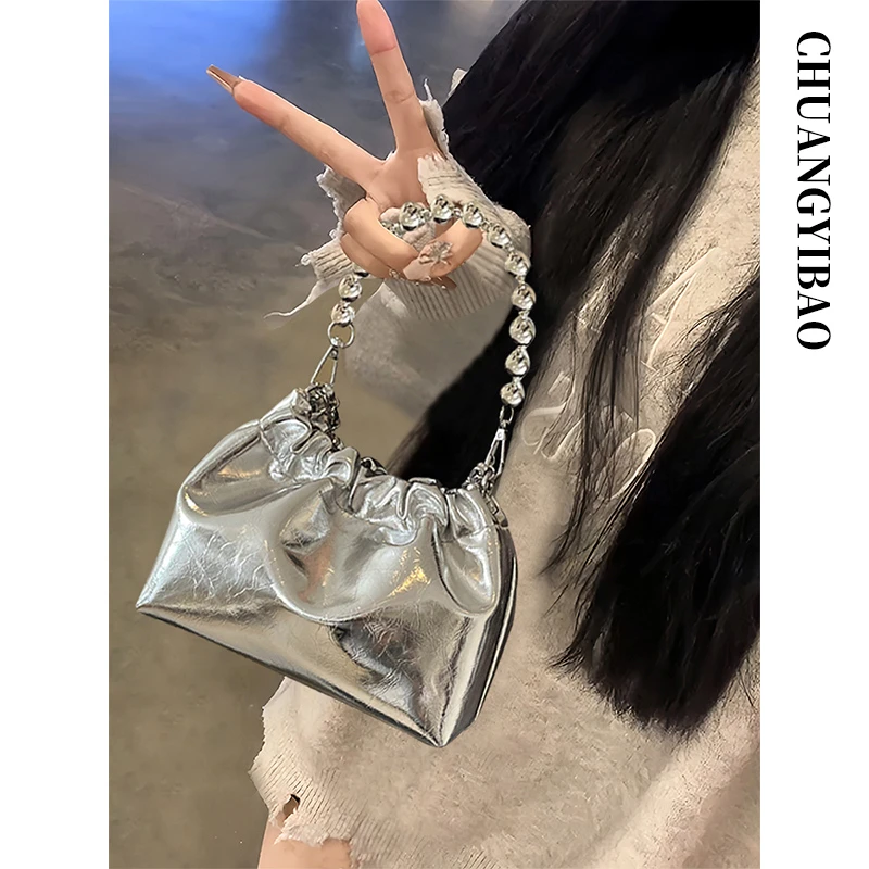 超火小包包女夏天时尚2025新款小众设计链条斜挎包手提褶皱云朵包